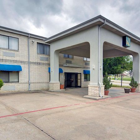 Quality Inn & Suites Grand Prairie Exterior photo