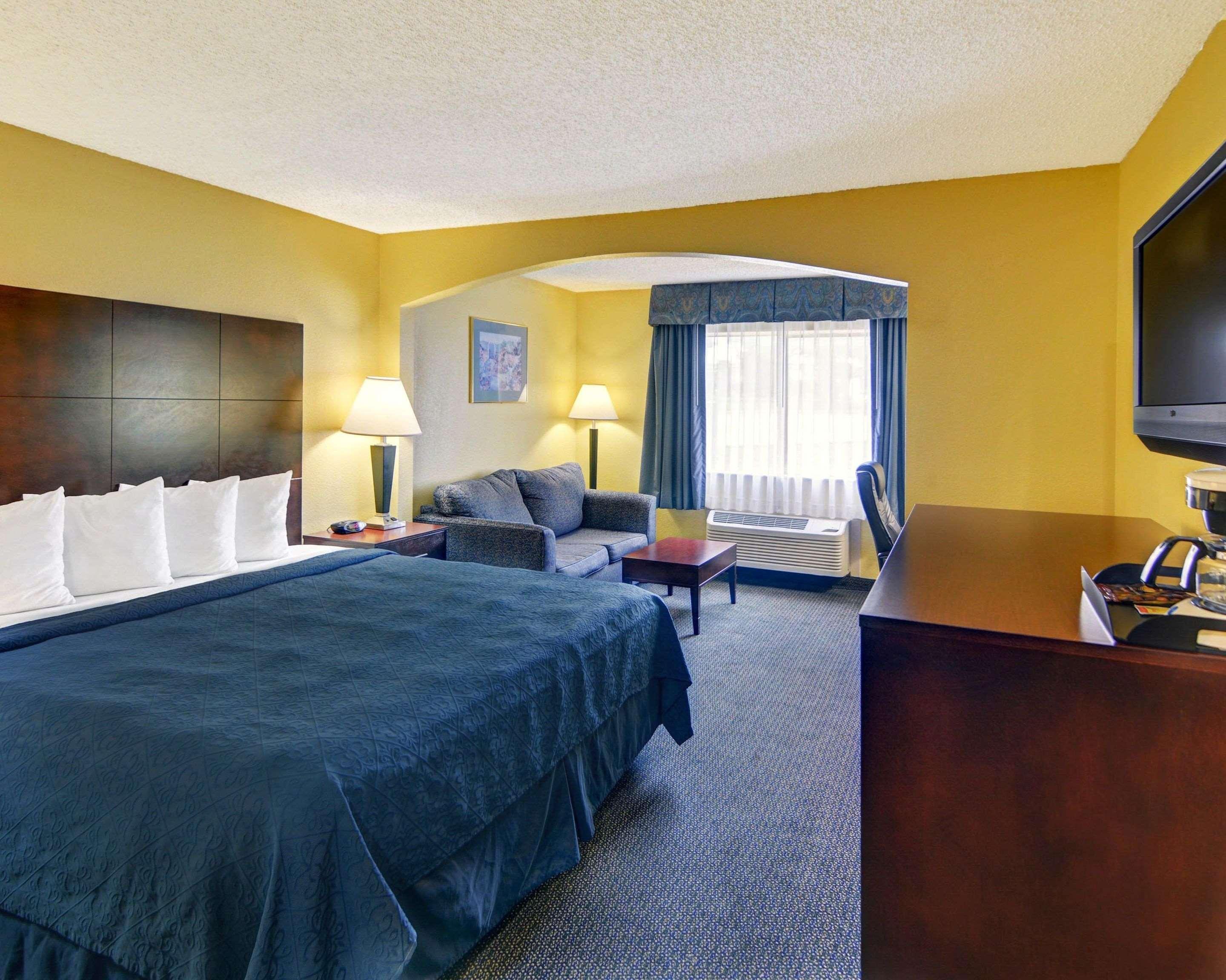 Quality Inn & Suites Grand Prairie Exterior photo