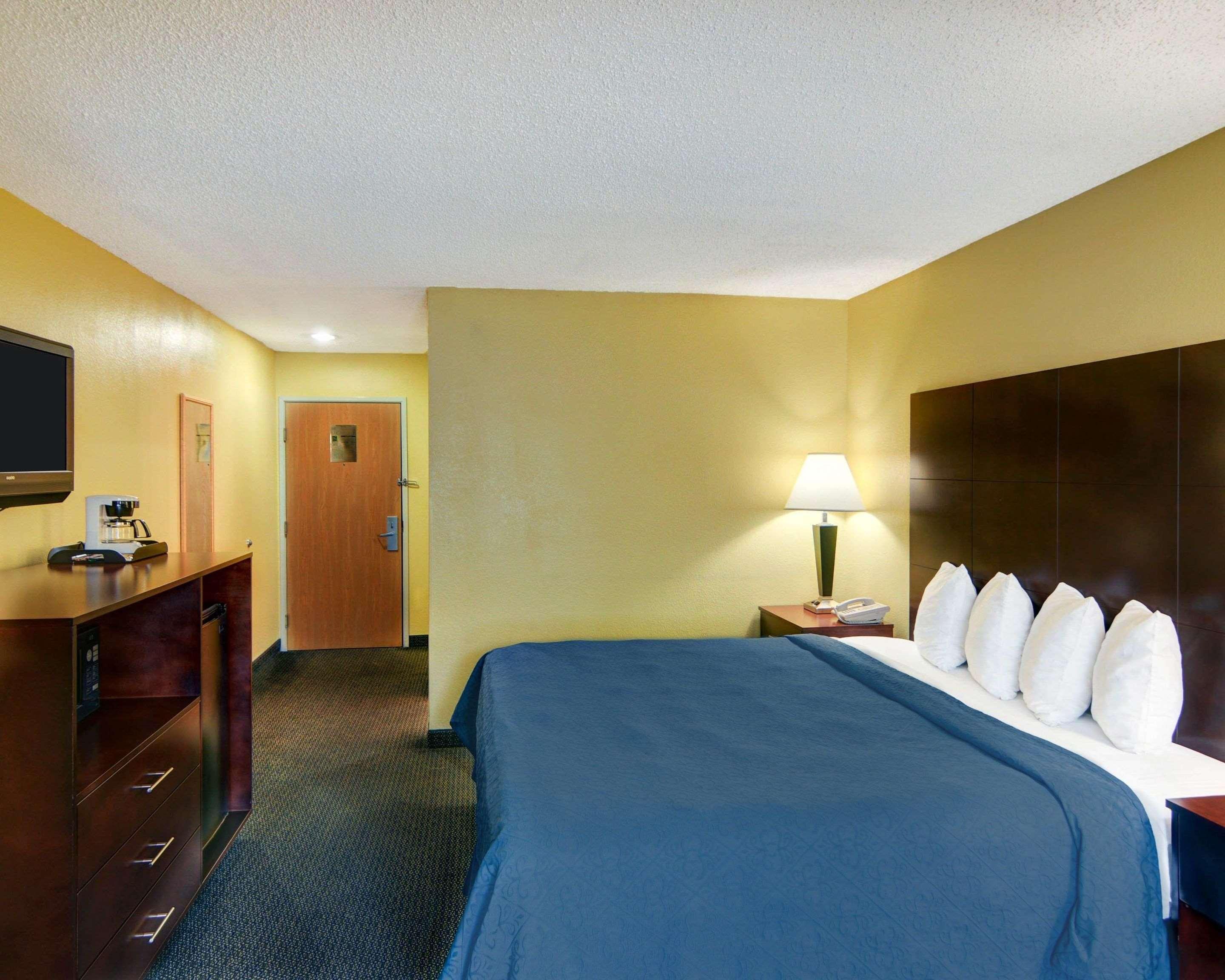 Quality Inn & Suites Grand Prairie Exterior photo
