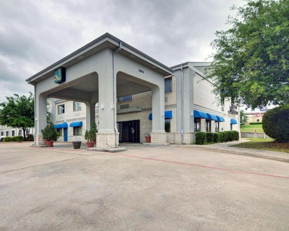 Quality Inn & Suites Grand Prairie Exterior photo