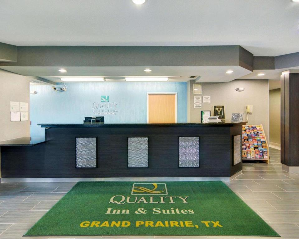 Quality Inn & Suites Grand Prairie Exterior photo